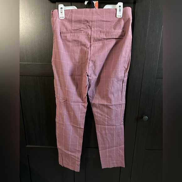 Blush white checkered Capris - Picture 2 of 2